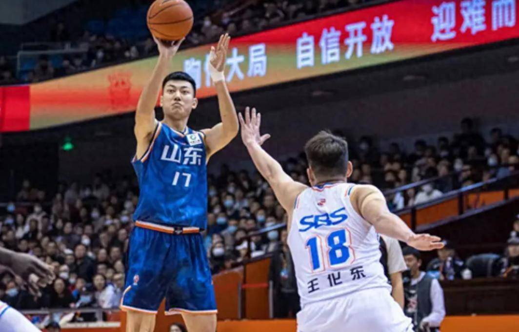 昆明男篮球员表现神勇,轻松取胜